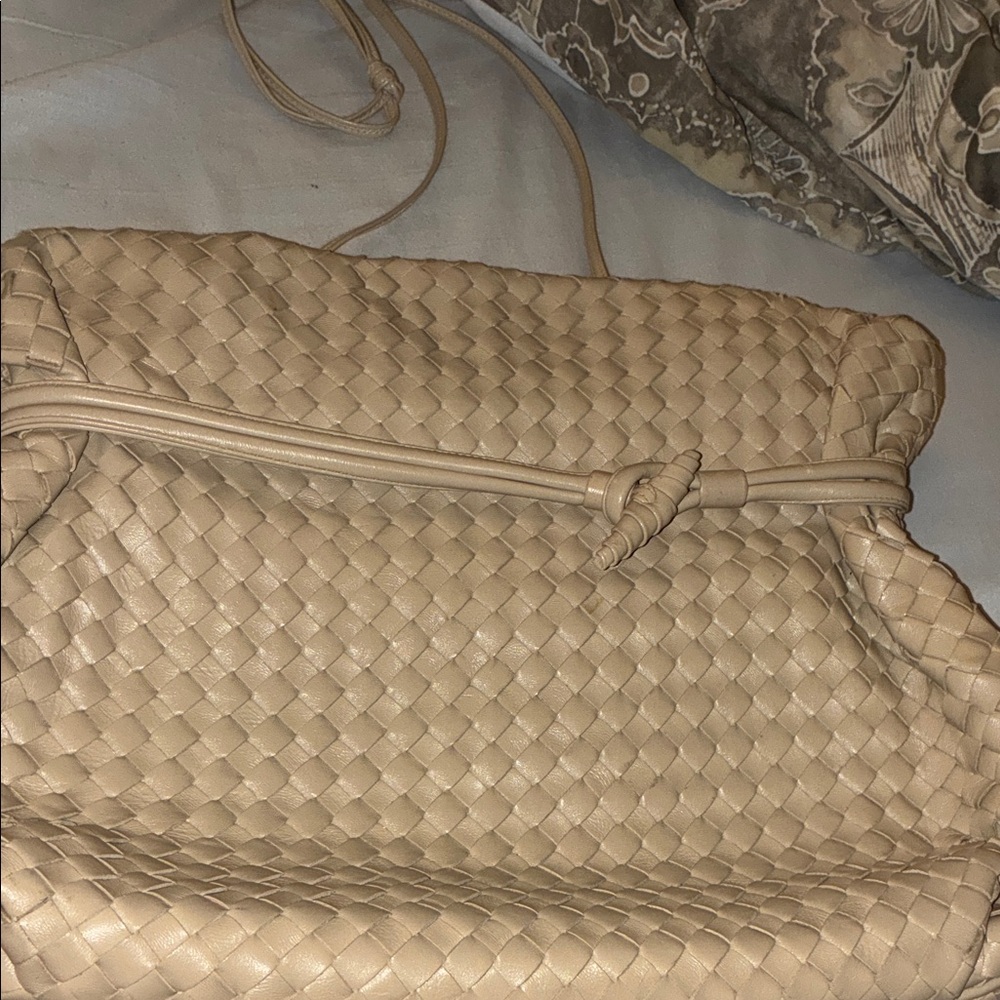 Woven Drawstring Shoulder Bag -‎ Beige